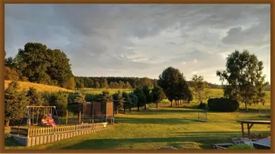 Ein Garten an der Unterkunft Ferienwohnung Streit