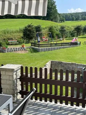Ein Garten an der Unterkunft Ferienwohnung Streit