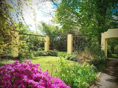 Ein Garten an der Unterkunft Ferienhaus Dr. Müller