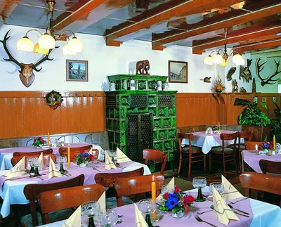 Ein Restaurant oder anderes Speiselokal in der Unterkunft Pension Schrägers