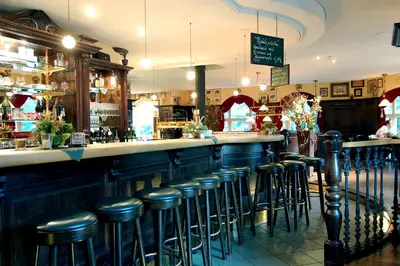 Ein Restaurant oder anderes Speiselokal in der Unterkunft Hotel Kaiserhof