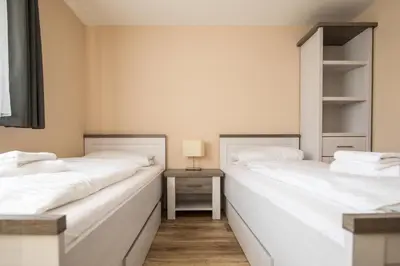 Ein Bett oder Betten in einem Zimmer der Unterkunft Adlerhof