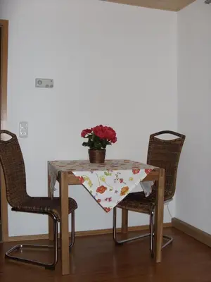 Ein Sitzbereich in der Unterkunft Ferienwohnung Frenkel