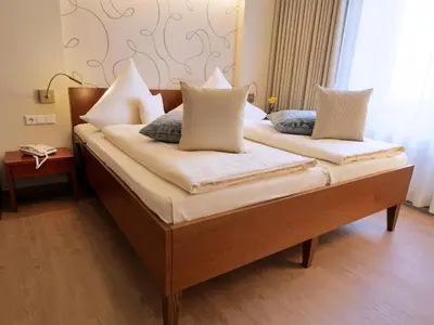 Ein Bett oder Betten in einem Zimmer der Unterkunft Hotel Martha Dresden