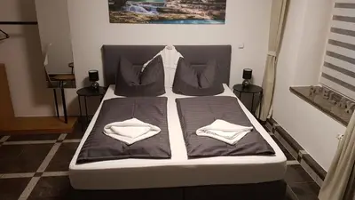 Ein Bett oder Betten in einem Zimmer der Unterkunft Pension Krone