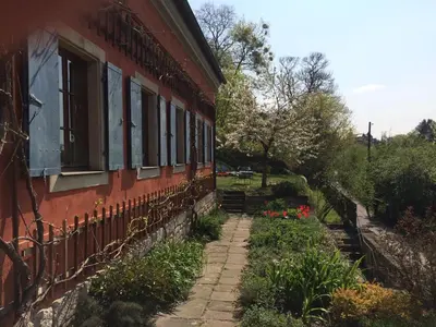 Ein Garten an der Unterkunft Dichterhaus Dresden