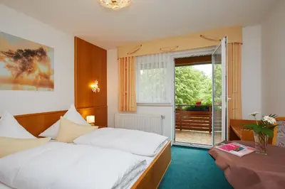 Ein Bett oder Betten in einem Zimmer der Unterkunft Tannmühle Hotel und Restaurant GmbH