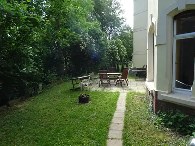 Ein Garten an der Unterkunft Villa Bellevue Dresden