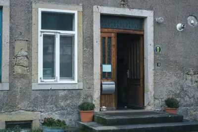 Eine Fassade oder ein Eingang zu FEWO natuerlich-wolf