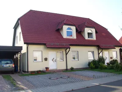 Das Gebäude in dem sich das Ferienhaus befindet