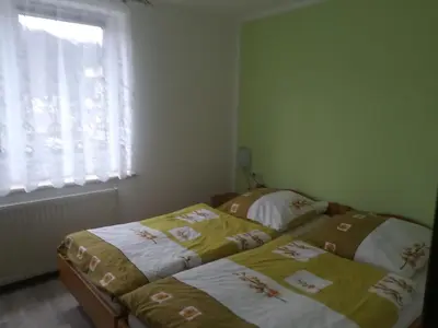 Ein Bett oder Betten in einem Zimmer der Unterkunft Ferienwohnung Schumann