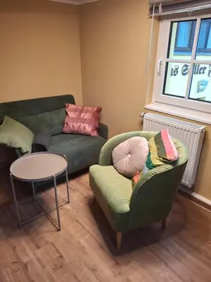 Ein Sitzbereich in der Unterkunft Gasthaus Stiller Fritz