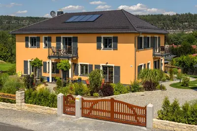 Das Gebäude in dem sich die Ferienwohnung befindet