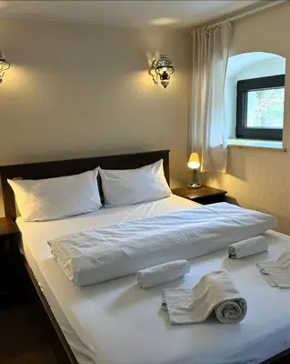 Ein Bett oder Betten in einem Zimmer der Unterkunft Amara.Festsaal.Gasthaus.Pension
