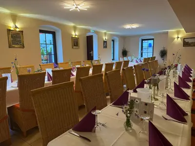 Ein Restaurant oder anderes Speiselokal in der Unterkunft Amara.Festsaal.Gasthaus.Pension