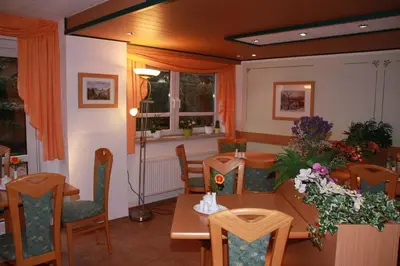 Ein Sitzbereich in der Unterkunft Hotel-Garni Elbgarten Bad Schandau