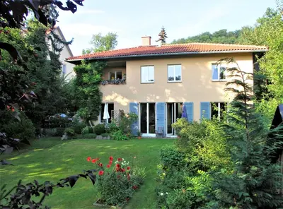 Ein Garten an der Unterkunft Ferienwohnung am Dresdner Elbhang
