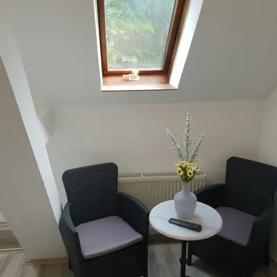 Ein Sitzbereich in der Unterkunft Landhotel Sonnenschein