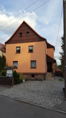 Das Gebäude in dem sich die Ferienwohnung befindet