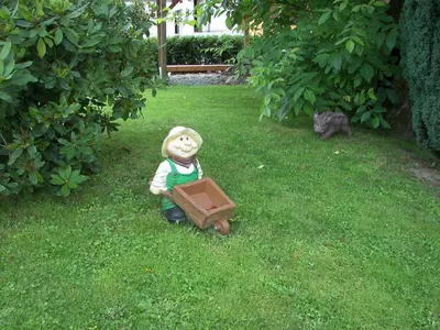 Ein Garten an der Unterkunft Cozy Apartment in Lichtenhain Germany With Garden