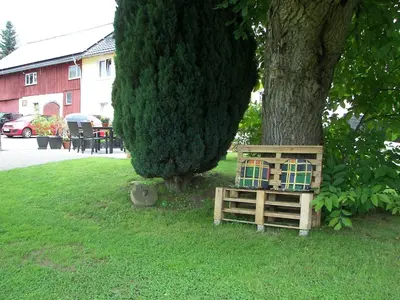 Ein Garten an der Unterkunft Cozy Apartment in Lichtenhain Germany With Garden