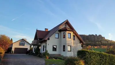 Das Gebäude in dem sich die Ferienwohnung befindet