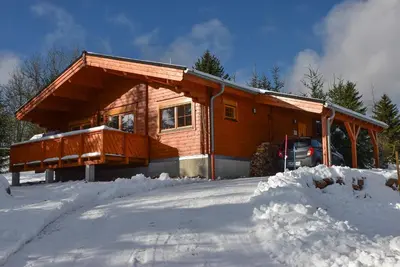 Erzgebirgsholzhaus am Lugstein im Winter