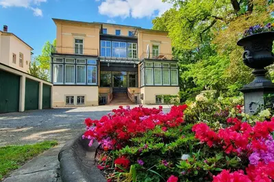Das Gebäude in dem sich die Ferienwohnung befindet