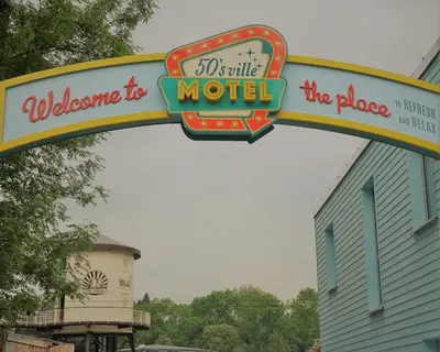 Ein Zertifikat, Auszeichnung, Logo oder anderes Dokument, das in der Unterkunft Themenhotel 50's Ville Motel ausgestellt ist