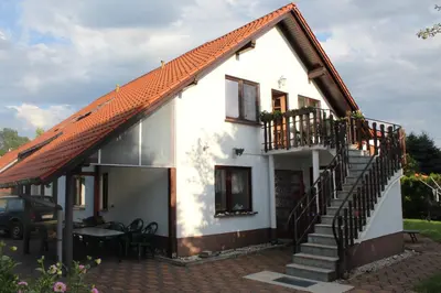 Das Gebäude in dem sich die Ferienwohnung befindet