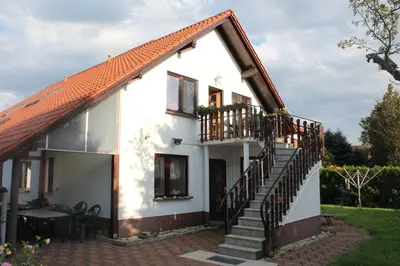 Das Gebäude in dem sich die Ferienwohnung befindet