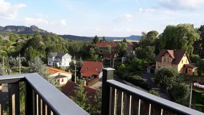 Ein allgemeiner Bergblick oder ein Berglick von der Ferienwohnung aus
