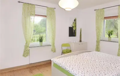 Ein Bett oder Betten in einem Zimmer der Unterkunft Cozy Apartment In Gelenau With Wifi