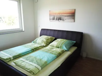 Ein Bett oder Betten in einem Zimmer der Unterkunft Ferienwohnung Seenland