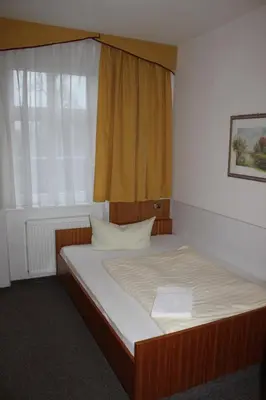 Ein Bett oder Betten in einem Zimmer der Unterkunft Landgasthof Neue Schänke