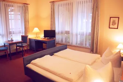 Ein Bett oder Betten in einem Zimmer der Unterkunft Hotel Neue Höhe