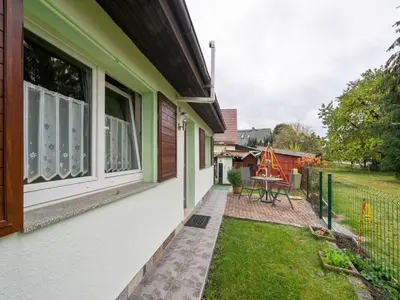 Ein Garten an der Unterkunft Peaceful Apartment in Lichtenhain with Private Terrace