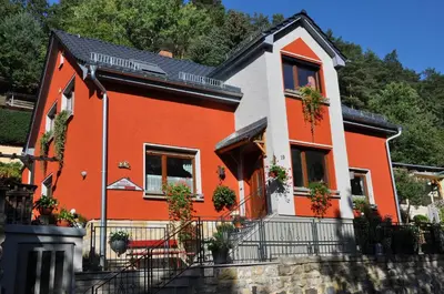 Das Gebäude in dem sich die Ferienwohnung befindet