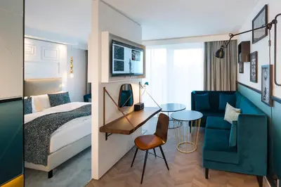 Ein Bett oder Betten in einem Zimmer der Unterkunft Hotel Indigo Dresden - Wettiner Platz by IHG