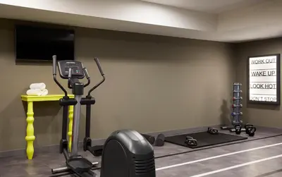 Das Fitnesscenter und/oder die Fitnesseinrichtungen in der Unterkunft Hotel Indigo Dresden - Wettiner Platz by IHG