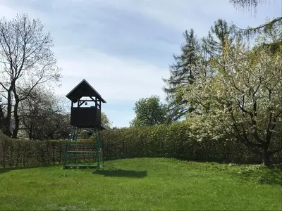 Ein Garten an der Unterkunft Ferienwohnung Grieser