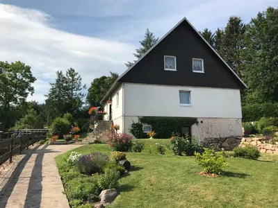 Ein Garten an der Unterkunft Ferienwohnung Grieser