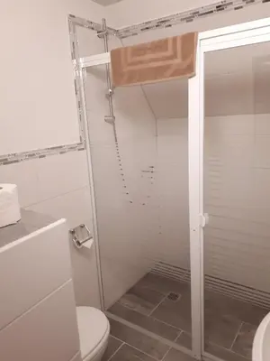 Ein Badezimmer in der Unterkunft Meschkes Gasthaus Pension