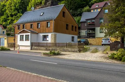 Das Gebäude in dem sich die Ferienwohnung befindet