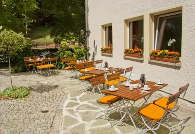 Ein Garten an der Unterkunft Hotel garni Grundmühle