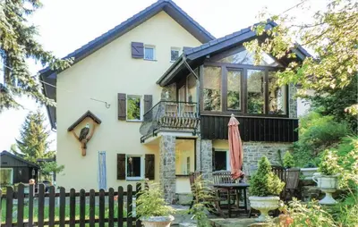 Ein Garten an der Unterkunft Pet Friendly Apartment In Freiberg