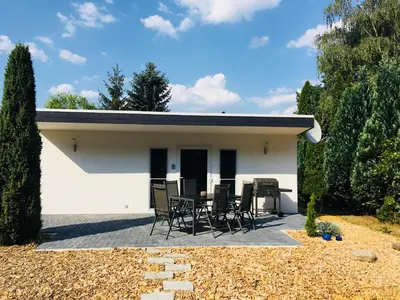 Das Gebäude in dem sich das Ferienhaus befindet