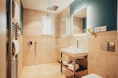 Ein Badezimmer in der Unterkunft Villa Sorgenfrei und Restaurant Atelier Sanssouci