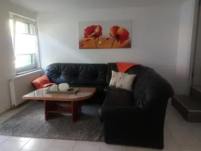 Ein Sitzbereich in der Unterkunft Ferienwohnung Sorgatz