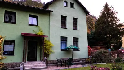 Das Gebäude in dem sich die Ferienwohnung befindet